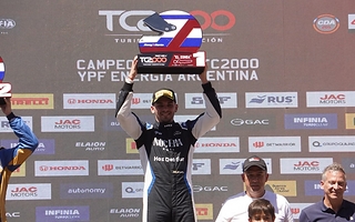 Lucas Carabajal ganó en El Zonda y logró su primer triunfo en el TC2000