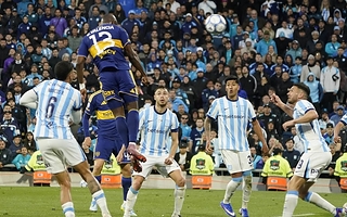 Con tres goles de Valencia, Boca dio vuelta el partido ante Racing y es semifinalista