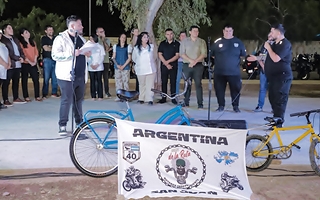 Jáchal recibió al Desafío Ischigualasto con bicicletas y libros para escuelas