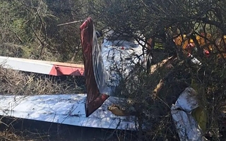 Avioneta cayó en Córdoba y hubo cinco personas heridas