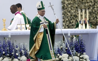 Quién es el argentino que confeccionó las prendas del papa León XIV