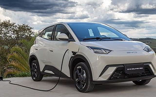 El costo de la nafta acelera el cambio hacia autos eléctricos en San Juan
