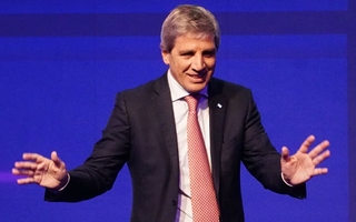 Luis Caputo habló del dólar y anticipó qué espera para 2027