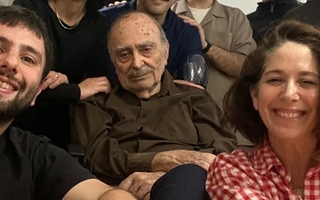 El festejo íntimo de Pepe Novoa por sus 89 años: un brindis emotivo y la complicidad con su hija Laura