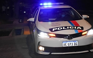 Un menor fue detenido tras el robo de un celular que arrojó a una casa