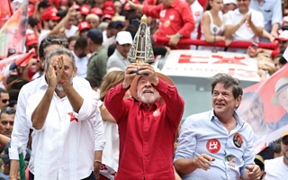 Lula Da Silva apuesta al voto católico en medio de una polémica religiosa