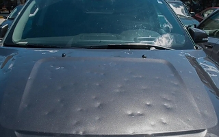 Granizo: los trucos caseros para sacar abolladuras del auto