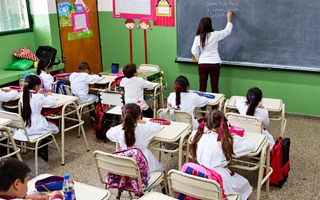 Educación tendría un aumento en 2027, pero siguen en niveles bajos