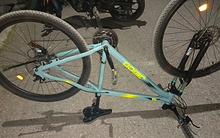 Asaltó a un adolescente con un cuchillo, escapó en bicicleta y terminó detenido