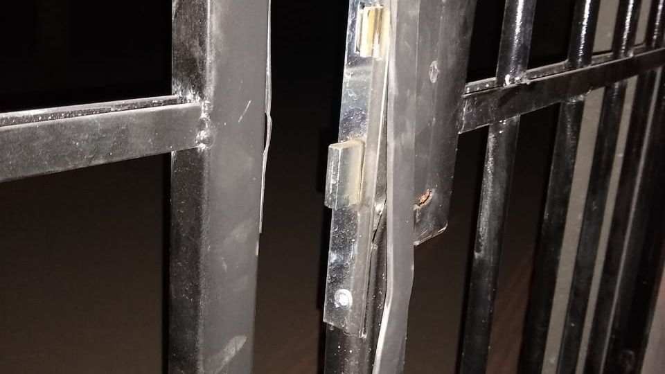 Una familia volvió a su casa y descubrieron que habían sido robados