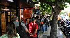 Dólar blue imparable: bajó y llegó a los $1.070 para la venta en San Juan