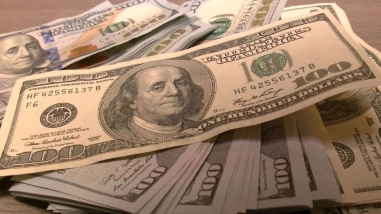 Dólar blue estable en su nivel más alto desde abril y supera al oficial