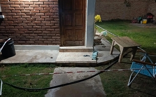 Un menor de 16 años robó y disparó cinco veces contra un policía en Rawson