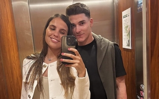 Julián Álvarez y su novia revelaron el nombre del bebé que esperan