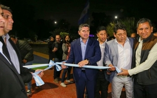 Orrego inauguró plaza y calles pavimentadas en un barrio de Zonda
