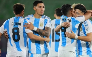 Argentina goleó 4-1 a Australia y se clasificó a los octavos de final