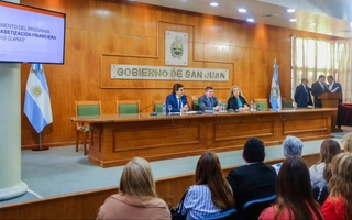 Orrego lanzó “Cuentas Claras”: la educación financiera que llega a las aulas