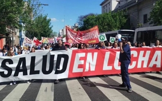 Trabajadores del Garrahan marchan al Congreso por la Emergencia Pediátrica