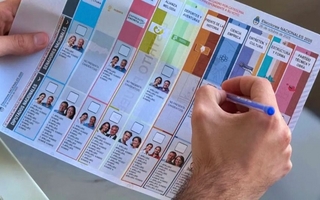 Cuánto costaría reimprimir las boletas de LLA tras la salida de Espert