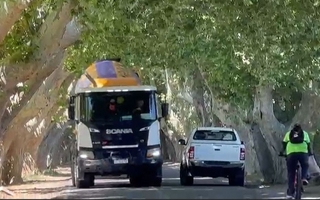 Piden una intervención urgente en calle Pellegrini para evitar una tragedia