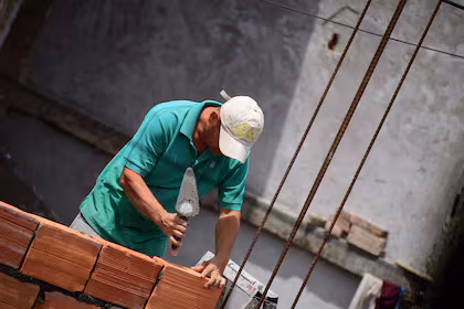 Costos laborales ocultos frenan el empleo formal