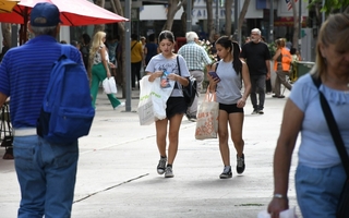 El 80% del comercio abrirá en San Juan durante el feriado del viernes