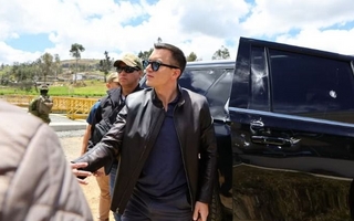 El presidente de Ecuador resultó ileso tras ataque a balazos contra su caravana
