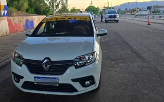 Murió una mujer dentro de un taxi cuando era trasladada al sanatorio