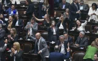 Con cambios, Diputados sancionó la ley que restringe el uso de los DNU