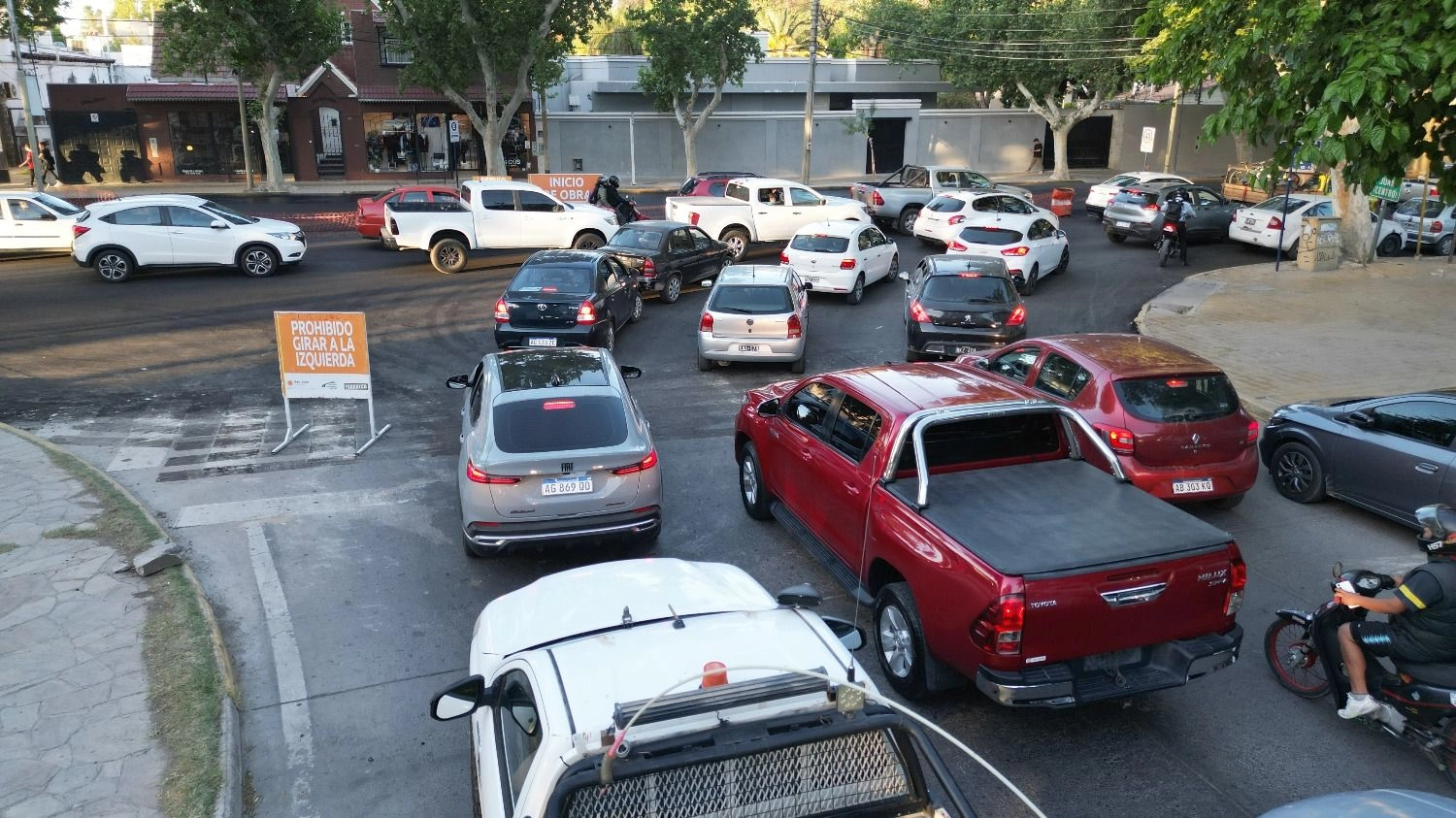 La repavimentación en Libertador genera caos y maniobras peligrosas en Capital 