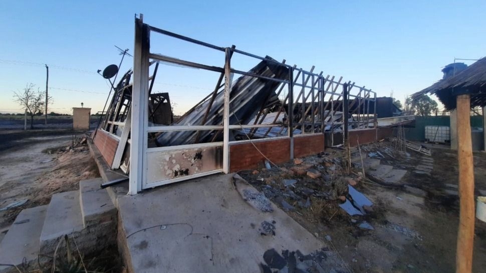 Buscan comprar una casa prefabricada para un vecino afectado por el incendio de Pocito