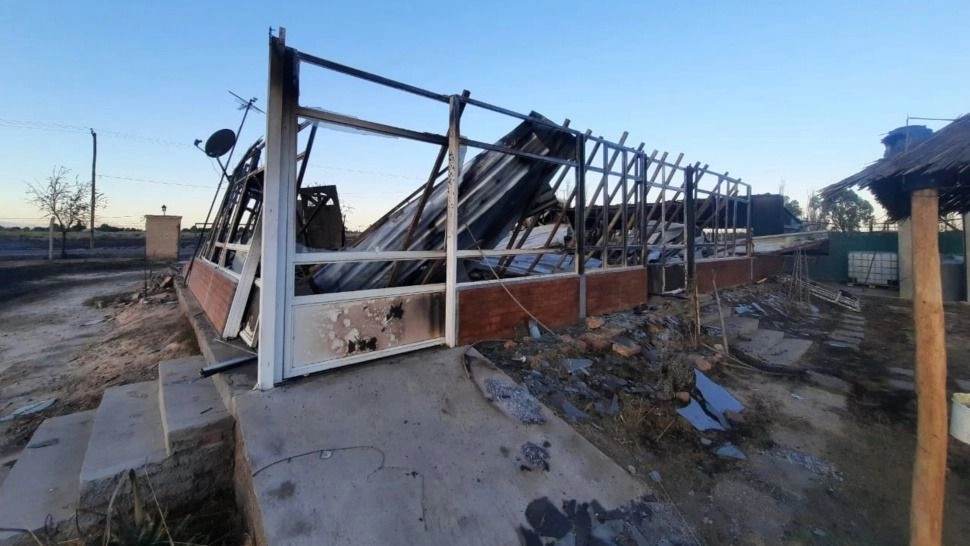 Buscan comprar una casa prefabricada para un vecino afectado por el incendio de Pocito