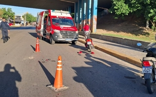 Venía rápido, esquivó un auto y terminó chocando contra una camioneta