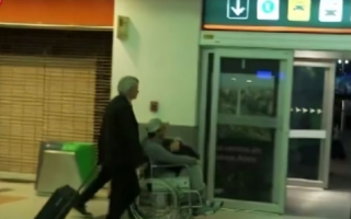 Tomás Yankelevich volvió al país en silla de ruedas tras la muerte de su hija Mila