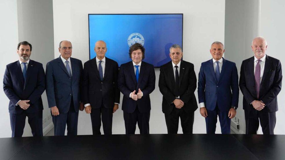 YPF y ENI sellaron acuerdo para proyecto de GNL en Argentina