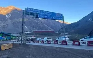Largas filas y demoras de hasta seis horas en pasos fronterizos a Chile