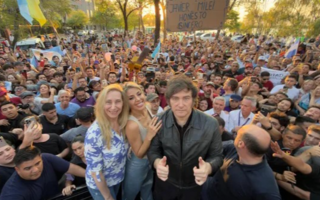 Milei reforzó la campaña en el norte: "Les pido que sigan aguantando"