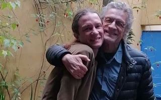 Manu, hijo de Daniel Fanego, reveló su romance con una actriz y habló a fondo de su identidad no binaria