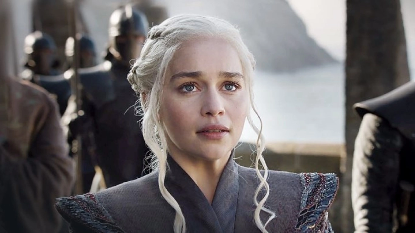 Emilia Clarke, la "Madre de los Dragones", vista en un café porteño y nadie sabe el