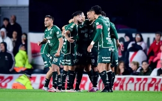 Sarmiento sorprendió a River en el Monumental y se llevó un triunfazo