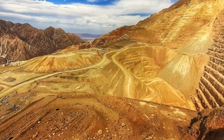 Oro en récord histórico: San Juan proyecta un fuerte aumento de las regalías