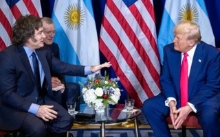 Milei llegó a EE.UU. para mantener la reunión bilateral con Trump