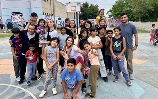 Acompañar desde el amor: la iniciativa solidaria para niños sin mamá