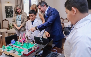 Orrego felicitó a estudiantes que ganaron Olimpíada Nacional de Robótica