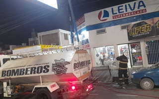 Evacuaron a los clientes de un supermercado por el incendio de cableado