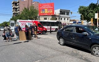 Fuerte choque frente al Centro Cívico: un hombre debió ser hospitalizado