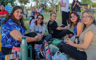 Chimbas celebró a las madres con un evento que reunió a emprendedores, artesanos y artistas