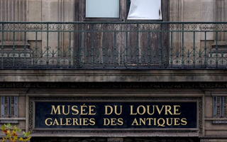 Cómo fue el impactante robo en el Louvre: montacargas, amoladoras y una fuga