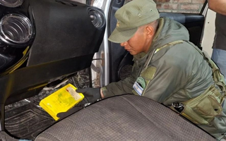 Detuvieron a dos hombres con cocaína escondida en un auto sobre la Ruta 40