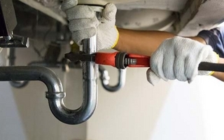 Jóvenes no eligen oficios y la escasez de plomeros alerta al sector productivo